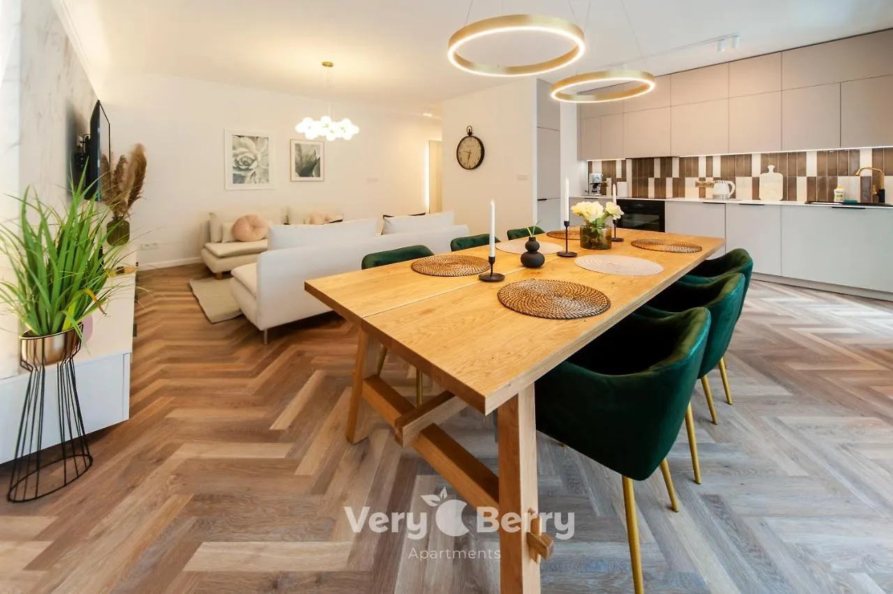 Very Berry - Bukowska 18c - apartament with balcony&garage - check in 24h Poznań